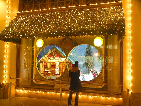 NY-Lord_and_Taylor-Christmas_Windows-20077.JPG