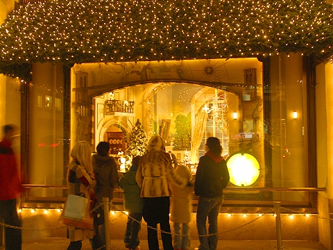 NY-Lord_and_Taylor-Christmas_Windows-20078.JPG