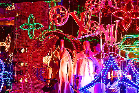 NY-Louis_Vuitton_on_Fifth_Avenue-Christmas-2008-2.JPG