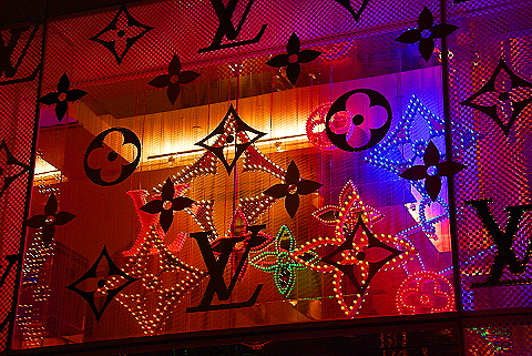 NY-Louis_Vuitton_on_Fifth_Avenue-Christmas-2008-3.JPG