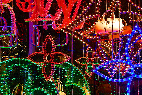 NY-Louis_Vuitton_on_Fifth_Avenue-Christmas-2008-4.JPG