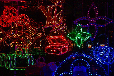 NY-Louis_Vuitton_on_Fifth_Avenue-Christmas-2008-5.JPG