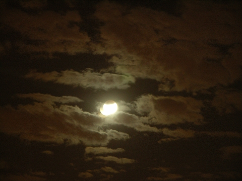 NY-Lunar_Eclipse-Hudson_River-August-28-2007-01.JPG