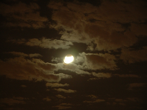 NY-Lunar_Eclipse-Hudson_River-August-28-2007-02.JPG