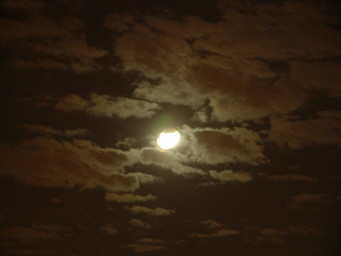 NY-Lunar_Eclipse-Hudson_River-August-28-2007-03.JPG