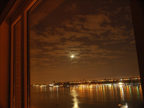 NY-Lunar_Eclipse-Hudson_River-August-28-2007-07.JPG