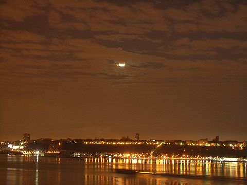 NY-Lunar_Eclipse-Hudson_River-August-28-2007-12.JPG