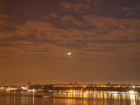 NY-Lunar_Eclipse-Hudson_River-August-28-2007-13.JPG
