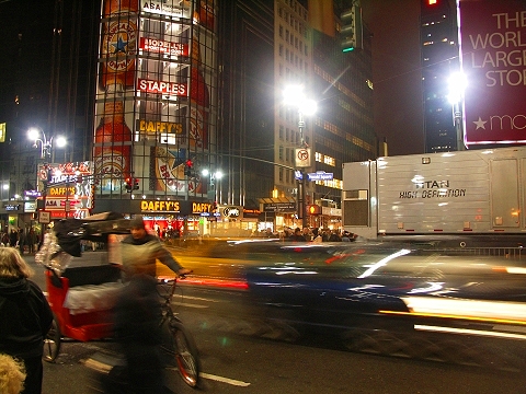NY-Macys_Christmas_Lighting_Of_Herald_Square-2007-01.JPG