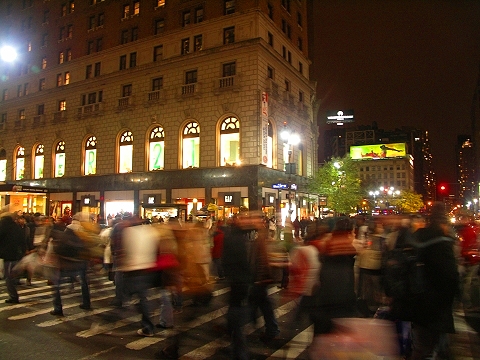 NY-Macys_Christmas_Lighting_Of_Herald_Square-2007-03.JPG