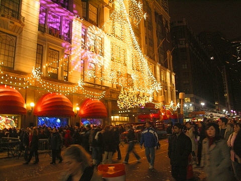 NY-Macys_Christmas_Lighting_Of_Herald_Square-2007-04.JPG