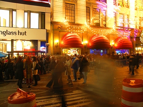 NY-Macys_Christmas_Lighting_Of_Herald_Square-2007-06.JPG