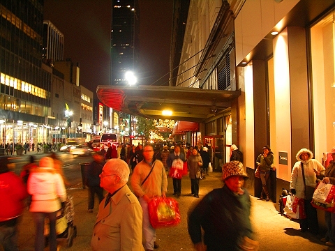NY-Macys_Christmas_Lighting_Of_Herald_Square-2007-08.JPG
