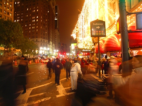 NY-Macys_Christmas_Lighting_Of_Herald_Square-2007-11.JPG