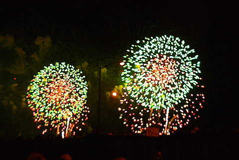 NY-Macys_Fireworks_July_4th_Hudson_River-09.JPG