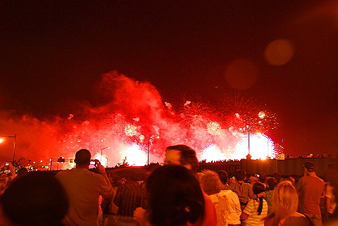 NY-Macys_Fireworks_July_4th_Hudson_River-17.JPG