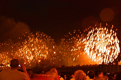 NY-Macys_Fireworks_July_4th_Hudson_River-22.JPG