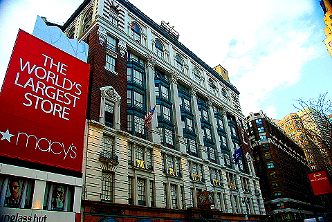 NY-Macys-The_Worlds_Largest_Store-Herald_Square.JPG