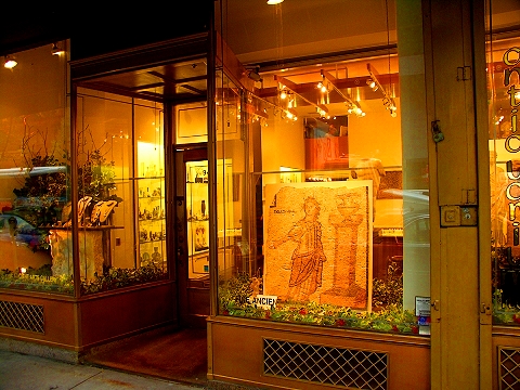 NY-Madison_Avenue-Upper_Eastside-Christmas_Windows-Antiquarium-02.jpg