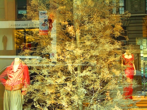 NY-Madison_Avenue-Upper_Eastside-Christmas_Windows-Donna_Karan_New_York-02.jpg