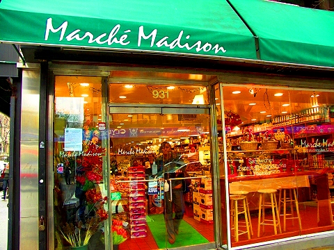 NY-Madison_Avenue-Upper_Eastside-Christmas_Windows-Marche_Madison-02.jpg