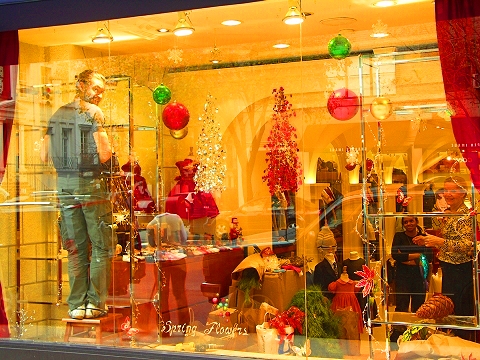 NY-Madison_Avenue-Upper_Eastside-Christmas_Windows-Spring_Flowers-01.jpg
