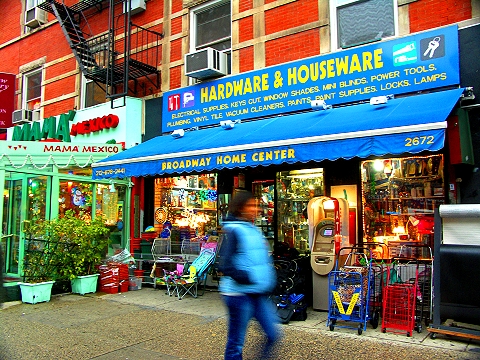 NY-Mama_Mexico-Christmas_Windows-Broadway_at_102nd-01.JPG