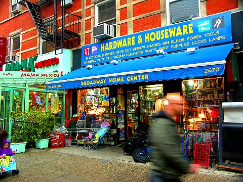 NY-Mama_Mexico-Christmas_Windows-Broadway_at_102nd-02.JPG