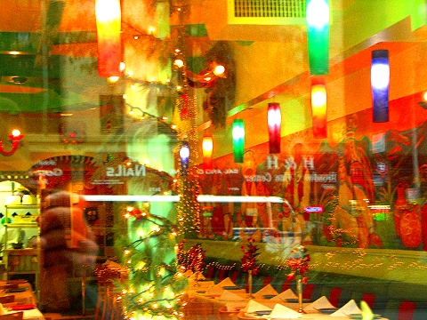 NY-Mama_Mexico-Christmas_Windows-Broadway_at_102nd-04.JPG