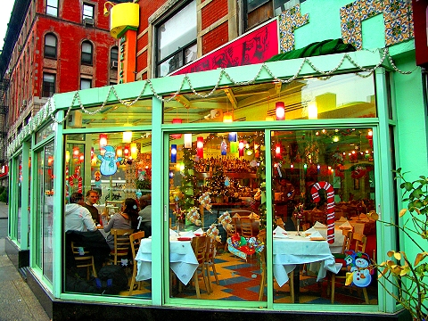 NY-Mama_Mexico-Christmas_Windows-Broadway_at_102nd-06.JPG
