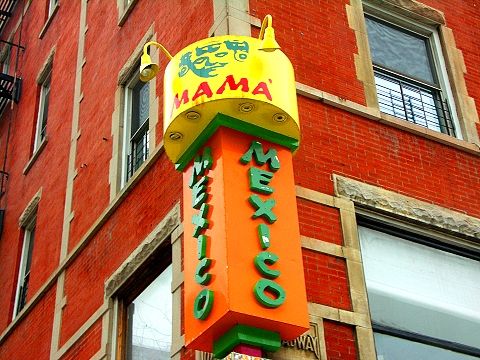 NY-Mama_Mexico-Christmas_Windows-Broadway_at_102nd-09.JPG