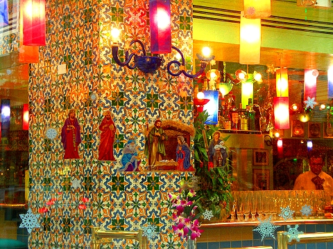 NY-Mama_Mexico-Christmas_Windows-Broadway_at_102nd-10.JPG