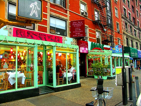NY-Mama_Mexico-Christmas_Windows-Broadway_at_102nd-11.JPG