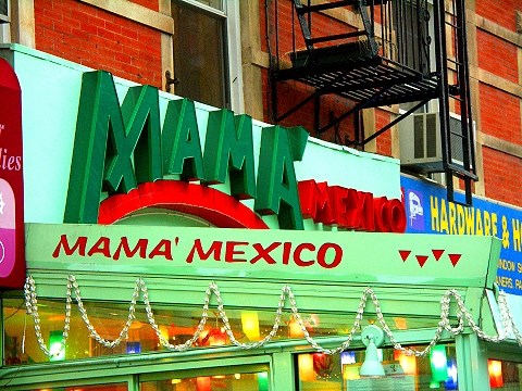 NY-Mama_Mexico-Christmas_Windows-Broadway_at_102nd-12.JPG