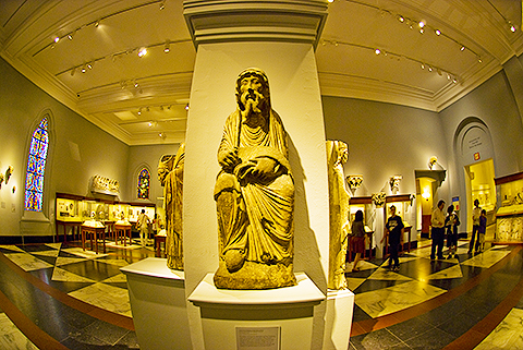 NY-Metropolitan_Museum_of_Art-05-Statues.jpg