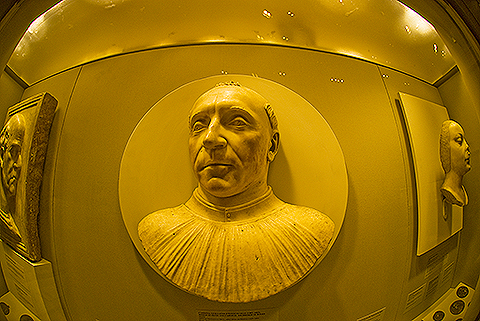 NY-Metropolitan_Museum_of_Art-07-Statues.jpg