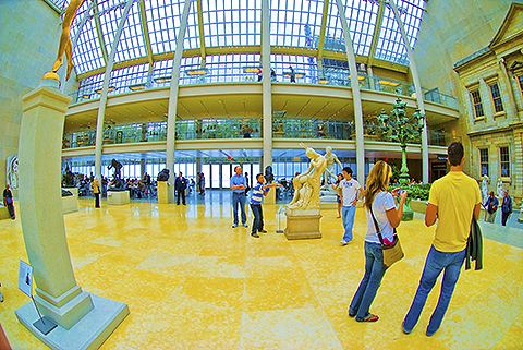 NY-Metropolitan_Museum_of_Art-17-People.jpg
