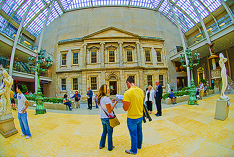 NY-Metropolitan_Museum_of_Art-18-People.jpg