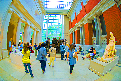 NY-Metropolitan_Museum_of_Art-31-People.jpg