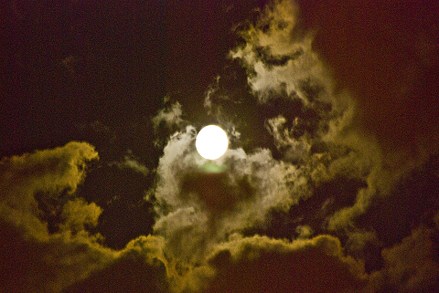 NY-Moon_over_Columbus_Avenue03.jpg