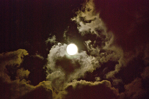 NY-Moon_over_Columbus_Avenue04.jpg