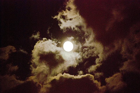 NY-Moon_over_Columbus_Avenue05.jpg
