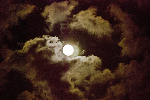 NY-Moon_over_Columbus_Avenue06.jpg
