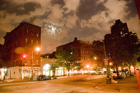 NY-Moon_over_Columbus_Avenue07.jpg
