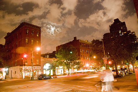 NY-Moon_over_Columbus_Avenue08.jpg