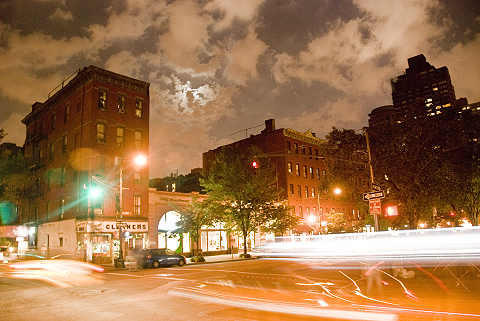 NY-Moon_over_Columbus_Avenue09.jpg