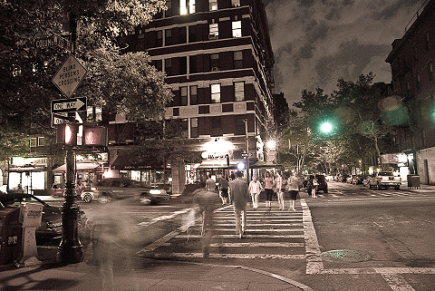 NY-Moon_Over_Columbus_Avenue16.jpg