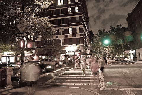 NY-Moon_Over_Columbus_Avenue17.jpg