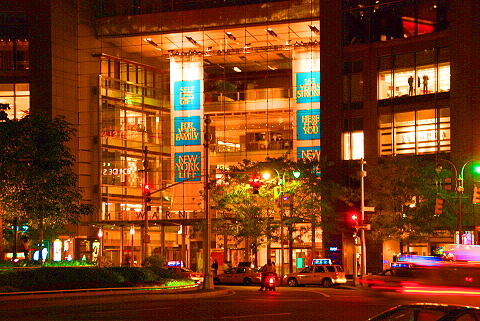 NY-Museum_of_Art_and_Design-Columbus_Circle-08.JPG