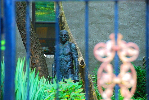 NY-Naked_Man_in_the_Park-(4).JPG